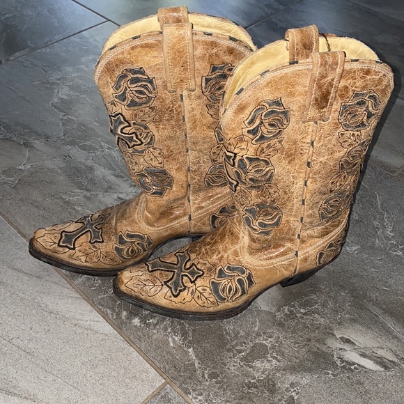 Corral Boots Tan and Black Roses- Women’s 8.5 worn in Good Condition - Picture 6 of 6